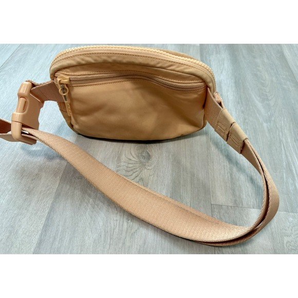 Lululemon 1L Everywhere Belt Bag Summer Glow Carmel - Picture 4 of 6